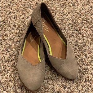Toms Jutti flats size 9